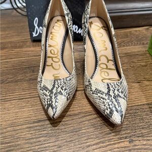 Sam Edelman Black and Cream Snakeskin Heels